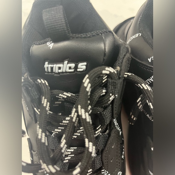BALENCIAGA TRIPLE S SIZE 40 US 7 - Picture 2 of 6